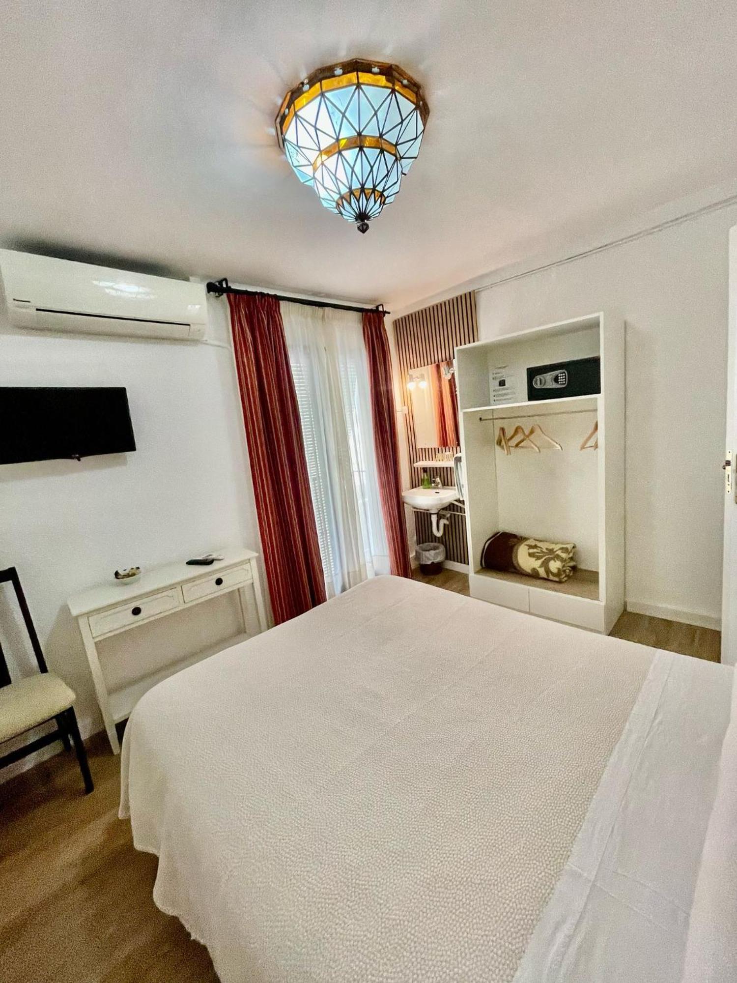 Pension Zurita กรานาดา ภายนอก รูปภาพ